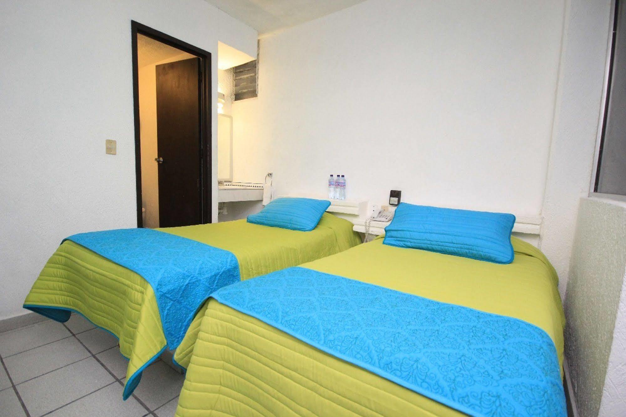 Capital O Hotel Plaza Premier León Esterno foto