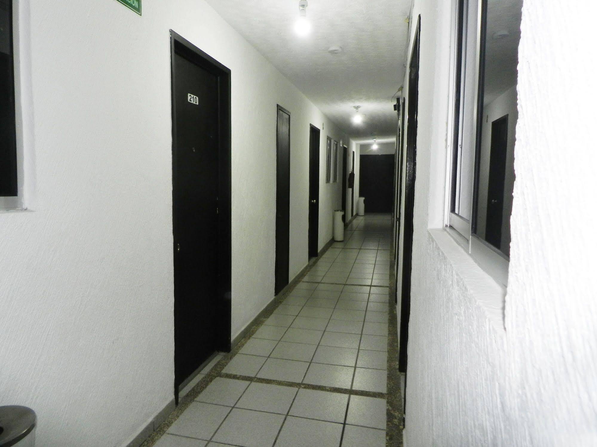 Capital O Hotel Plaza Premier León Esterno foto